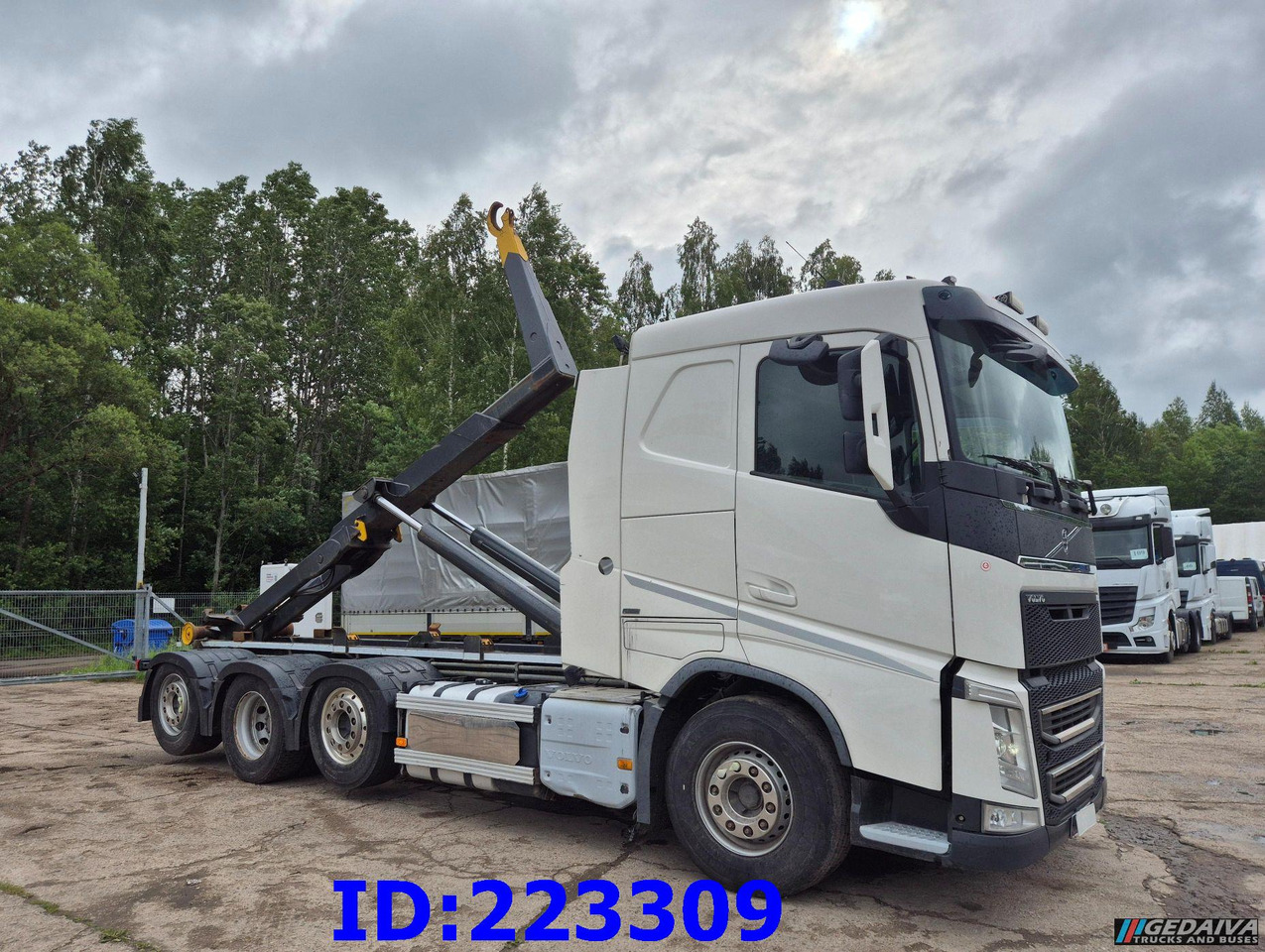 VOLVO FH13 540HP 8x2 Hook lift (2axles steering - 2 axles lifting) - Camion ampliroll: photos 4 VOLVO FH13 540HP 8x2 Hook lift (2axles steering - 2 axles lifting) - Camion ampliroll: photos 4
