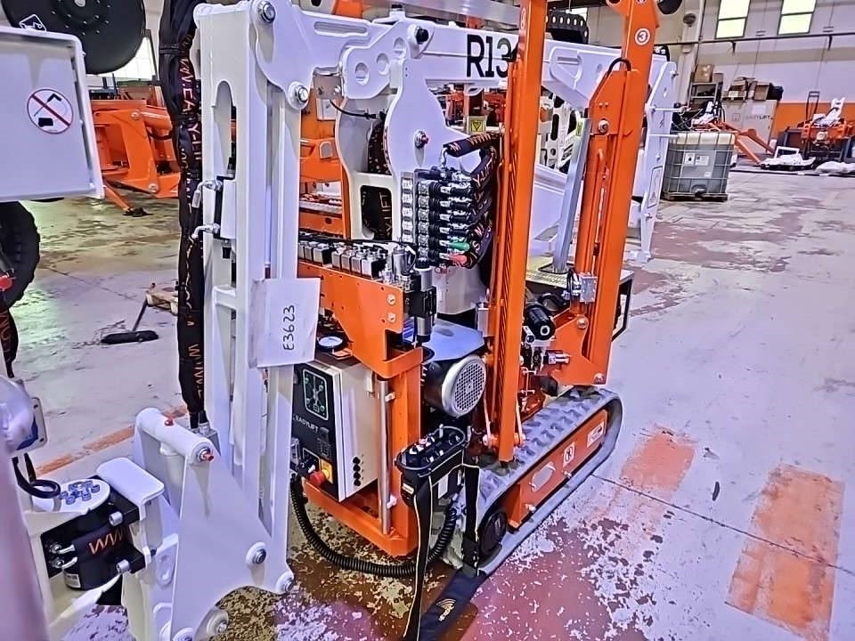 EasyLift R130 - Nacelle articulée: photos 3 EasyLift R130 - Nacelle articulée: photos 3