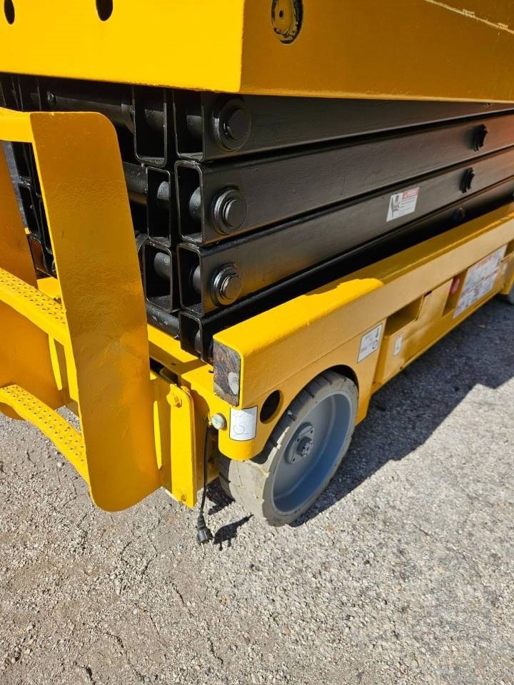 Haulotte Compact 10 N - Nacelle ciseaux: photos 3 Haulotte Compact 10 N - Nacelle ciseaux: photos 3