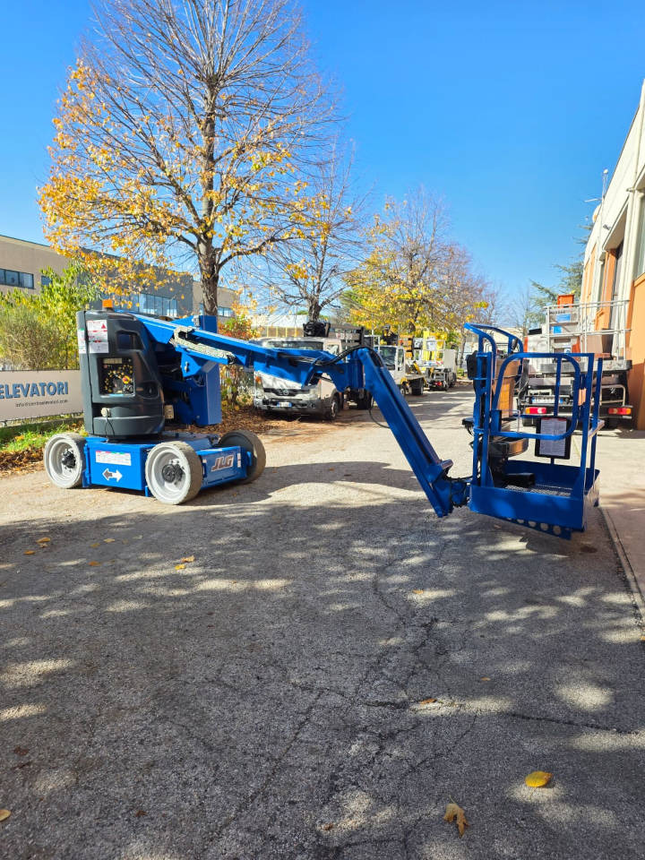 JLG E 300 AJP - Nacelle articulée: photos 1 JLG E 300 AJP - Nacelle articulée: photos 1