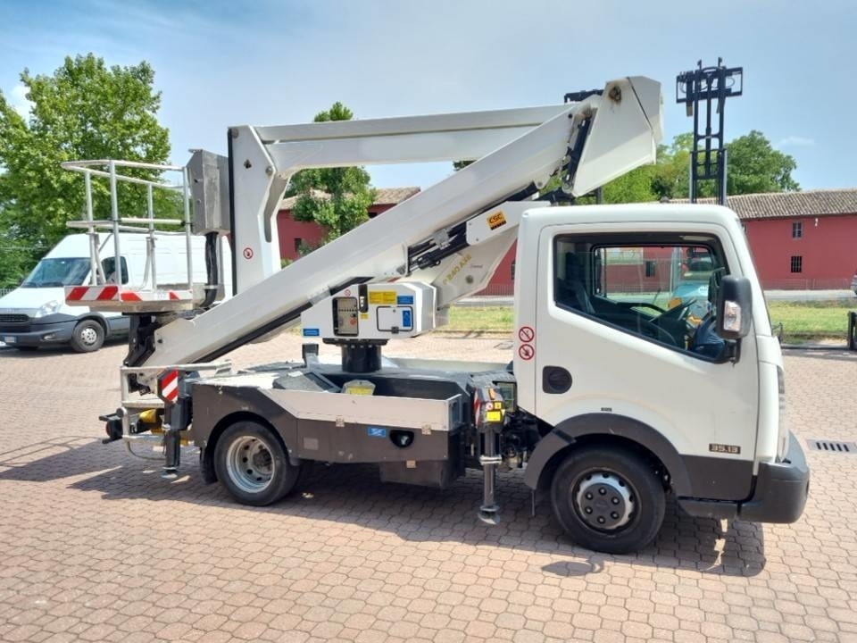 Palfinger P 240 AXE - Camion avec nacelle: photos 1 Palfinger P 240 AXE - Camion avec nacelle: photos 1