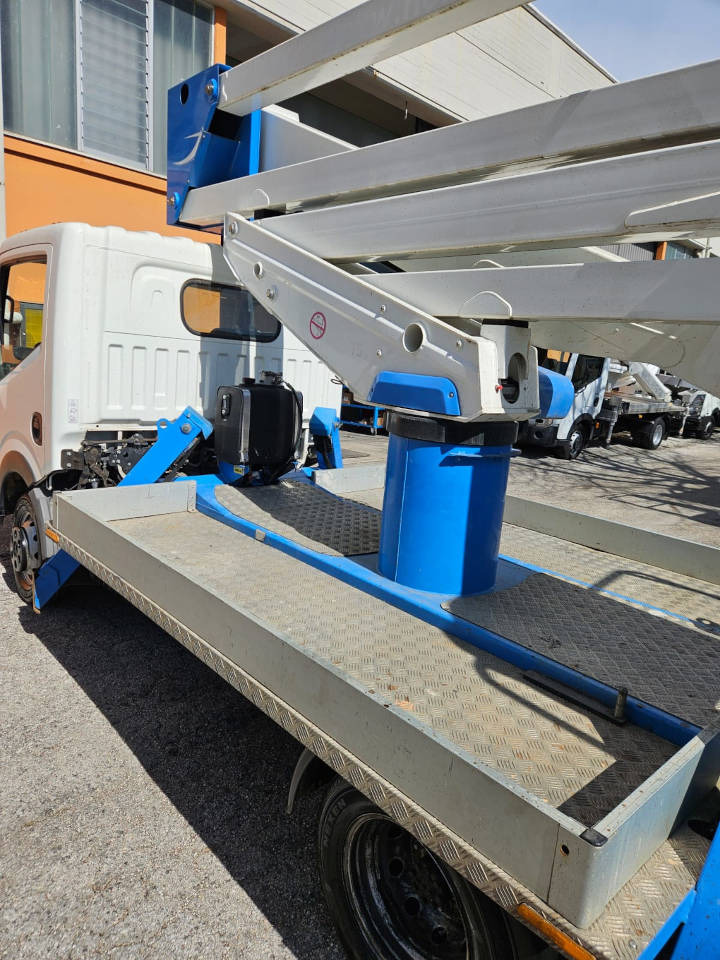 Camion avec nacelle SOCAGE DA 320: photos 13