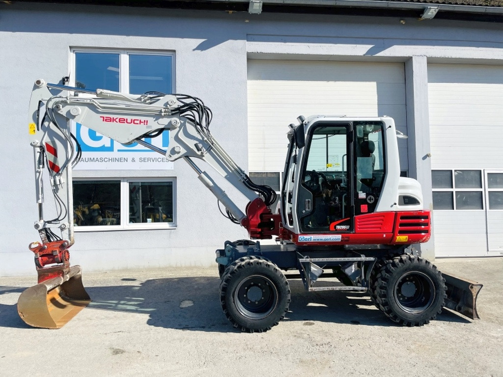 Takeuchi TB295W (3964) - Pelle sur pneus: photos 3 Takeuchi TB295W (3964) - Pelle sur pneus: photos 3