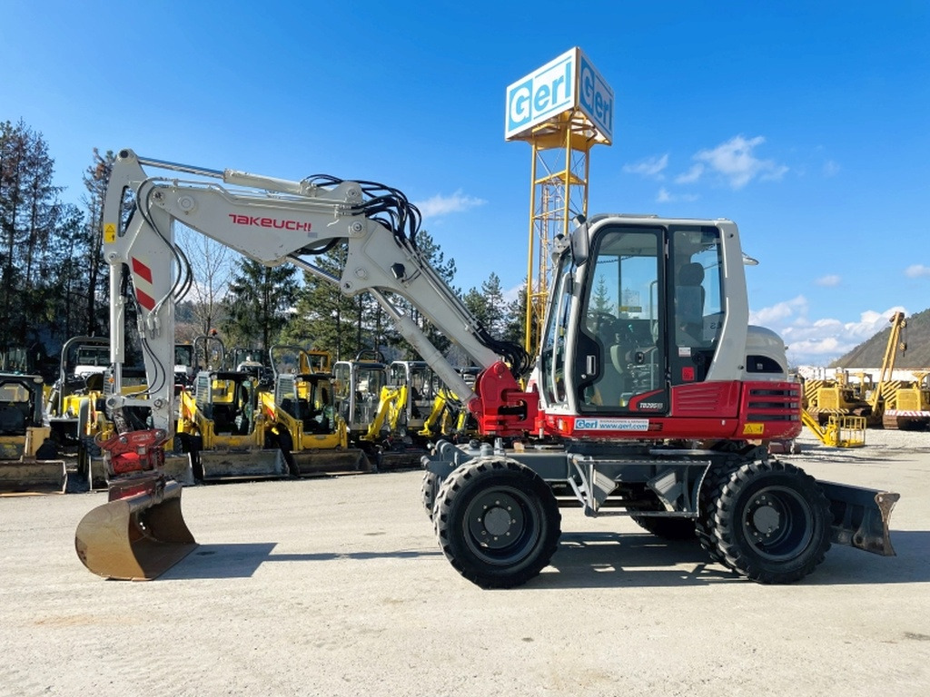 Takeuchi TB295W (3964) - Pelle sur pneus: photos 1 Takeuchi TB295W (3964) - Pelle sur pneus: photos 1
