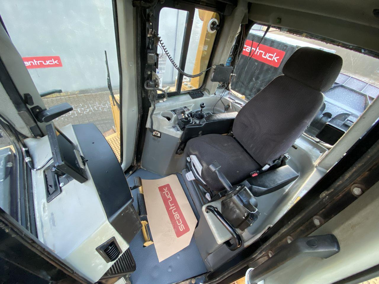 Caterpillar D6T LGP - Bulldozer: photos 3 Caterpillar D6T LGP - Bulldozer: photos 3