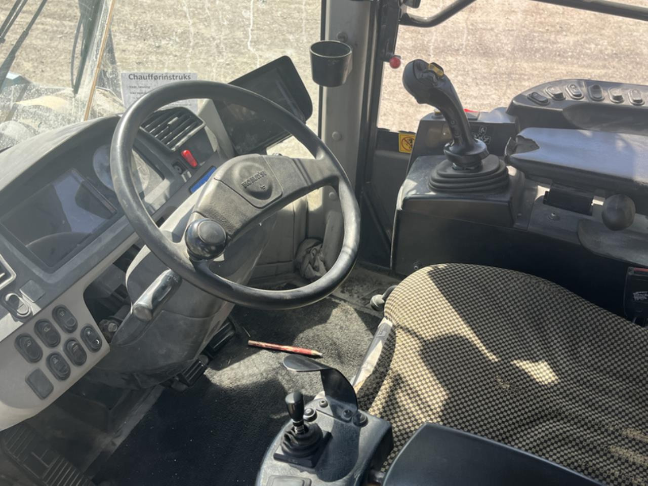 Komatsu WA470-7 - Chargeuse sur pneus: photos 2 Komatsu WA470-7 - Chargeuse sur pneus: photos 2
