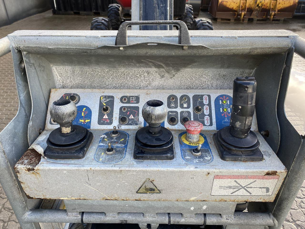 Manitou 180ATJ 2 RC - Nacelle articulée: photos 3 Manitou 180ATJ 2 RC - Nacelle articulée: photos 3