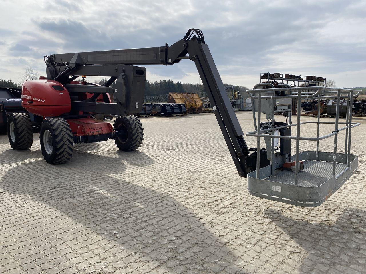 Manitou 200ATJ RC - Nacelle articulée: photos 5 Manitou 200ATJ RC - Nacelle articulée: photos 5