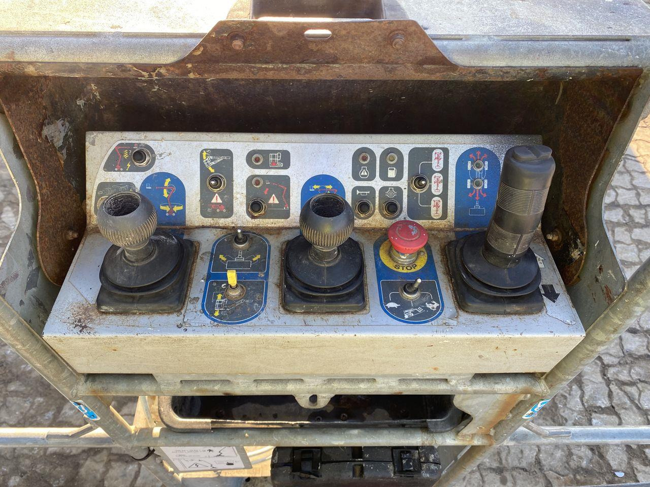 Manitou 200ATJ RC - Nacelle articulée: photos 3 Manitou 200ATJ RC - Nacelle articulée: photos 3