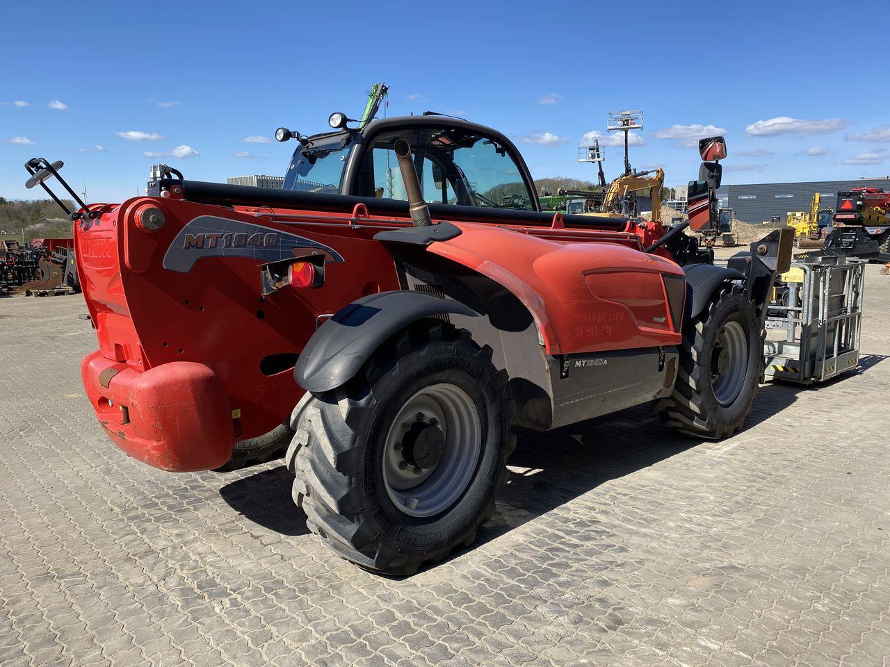 Manitou MT1840A ST3B - Chariot télescopique: photos 4 Manitou MT1840A ST3B - Chariot télescopique: photos 4