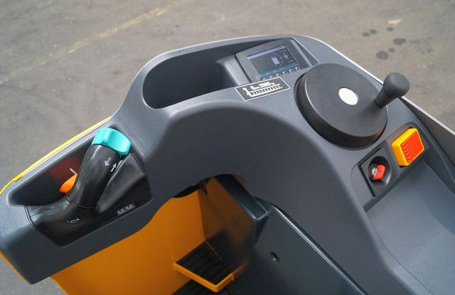 Jungheinrich ESE120 - Transpalette: photos 5 Jungheinrich ESE120 - Transpalette: photos 5