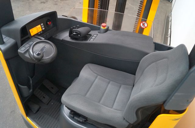 Jungheinrich ETV214 - Chariot à mât rétractable: photos 3 Jungheinrich ETV214 - Chariot à mât rétractable: photos 3