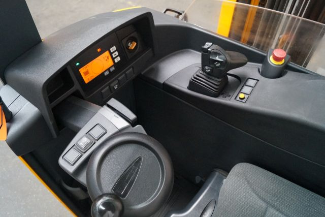 Jungheinrich ETV214 - Chariot à mât rétractable: photos 3 Jungheinrich ETV214 - Chariot à mât rétractable: photos 3