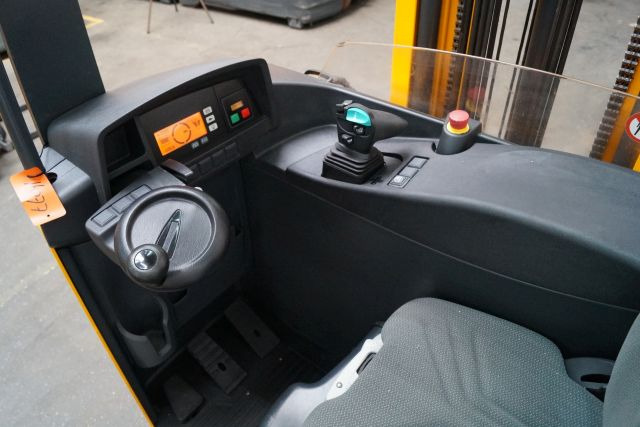 Jungheinrich ETV216 - Chariot à mât rétractable: photos 3 Jungheinrich ETV216 - Chariot à mât rétractable: photos 3