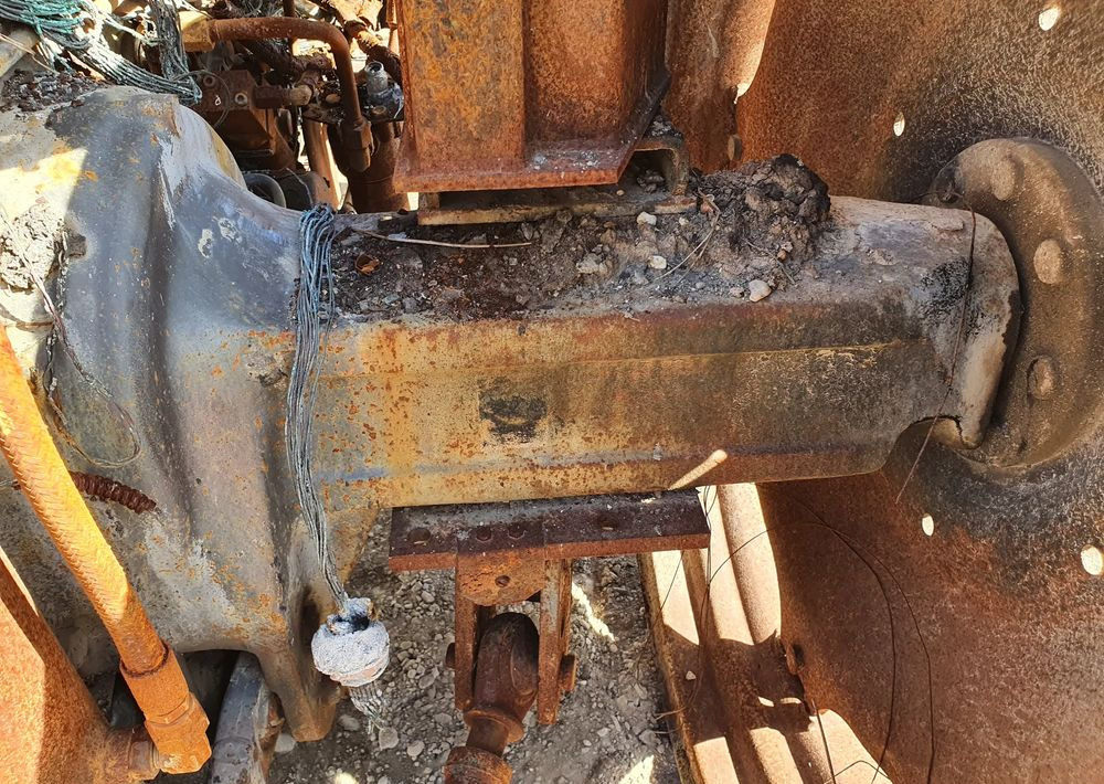 Claas Ares Renault 556 wał blok silnik głowica most zwolnica skrzynia - Boîte de vitesse pour Machine agricole: photos 5 Claas Ares Renault 556 wał blok silnik głowica most zwolnica skrzynia - Boîte de vitesse pour Machine agricole: photos 5