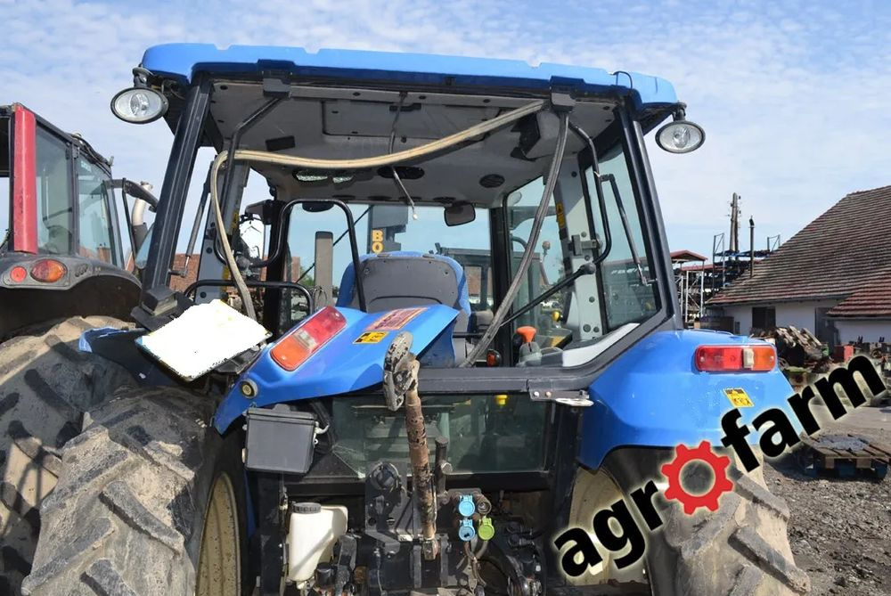 New Holland T5050 skrzynia silnik most obudowa piasta blok zawór - Boîte de vitesse pour Machine agricole: photos 1 New Holland T5050 skrzynia silnik most obudowa piasta blok zawór - Boîte de vitesse pour Machine agricole: photos 1
