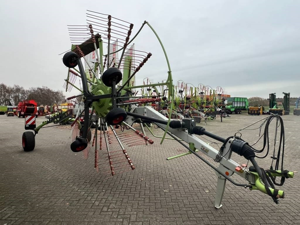 Faneuse Claas Liner 1750: photos 6 Faneuse Claas Liner 1750: photos 6