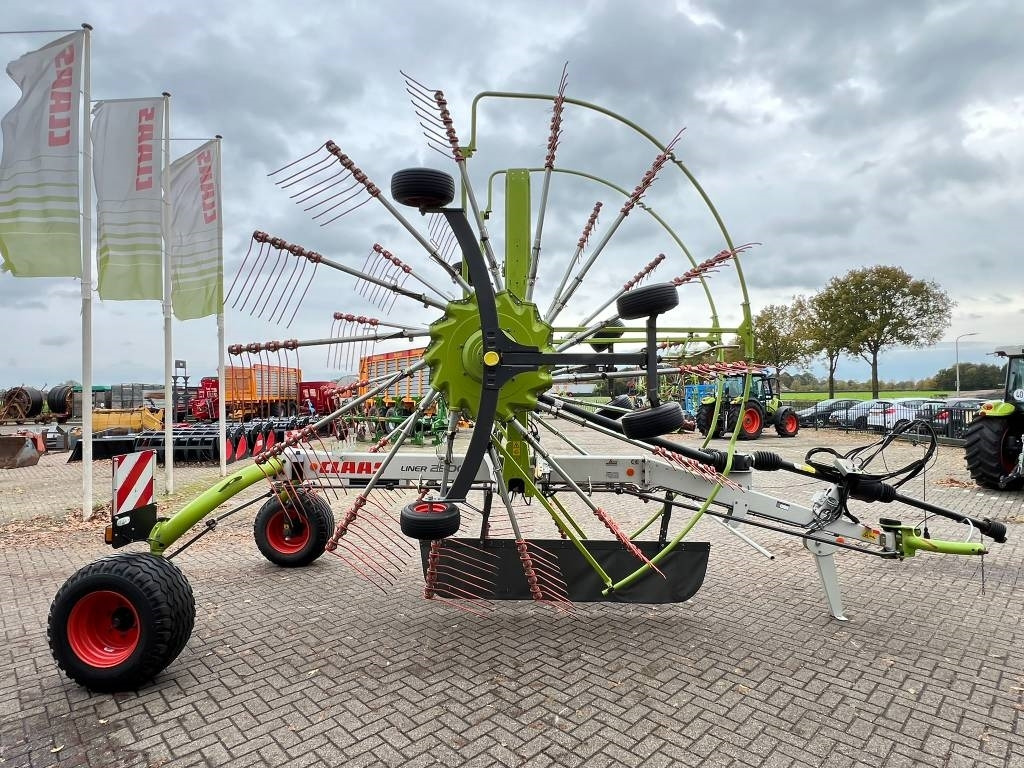 Faneuse Claas Liner 2900: photos 6