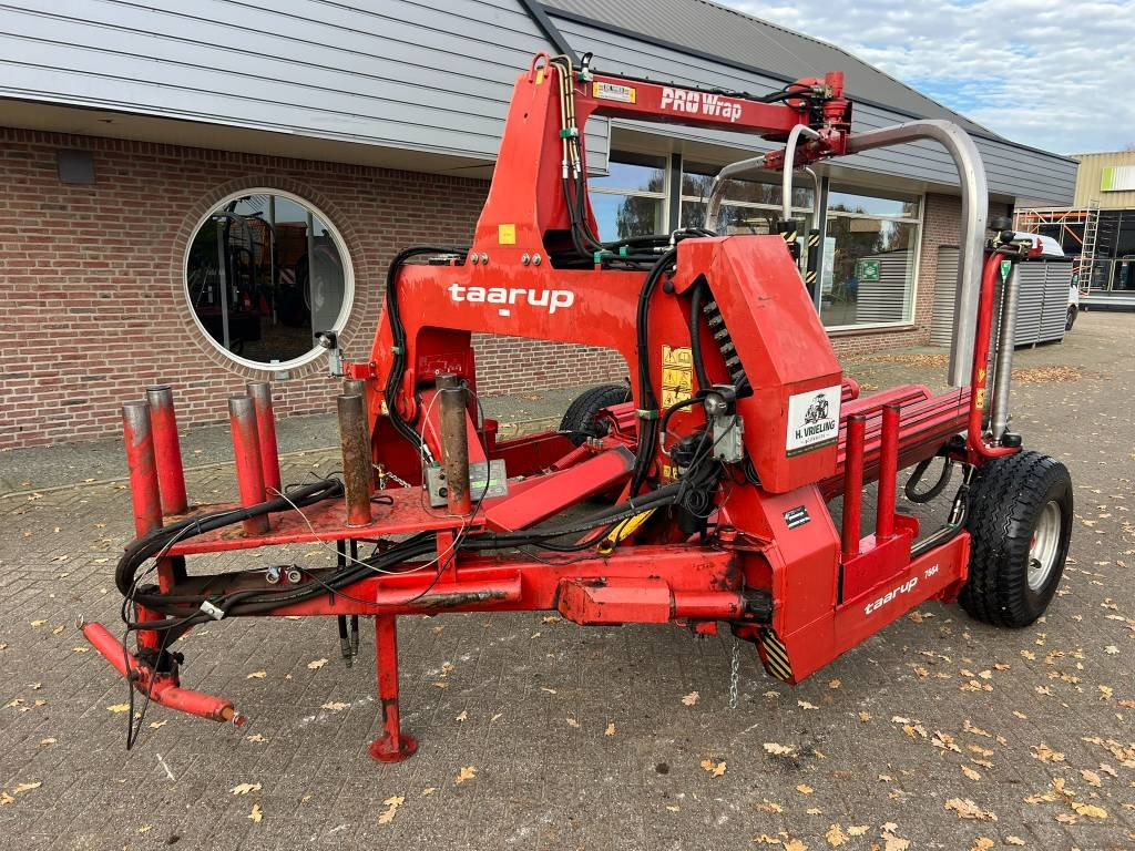 Kverneland Taarup 7664 - Enrubanneuse: photos 1 Kverneland Taarup 7664 - Enrubanneuse: photos 1