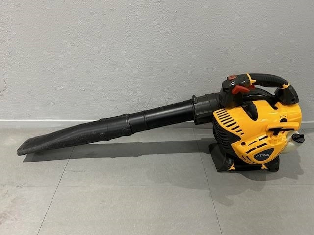 Stiga SBL 327 Bladblazer - Matériel de jardinage: photos 1 Stiga SBL 327 Bladblazer - Matériel de jardinage: photos 1