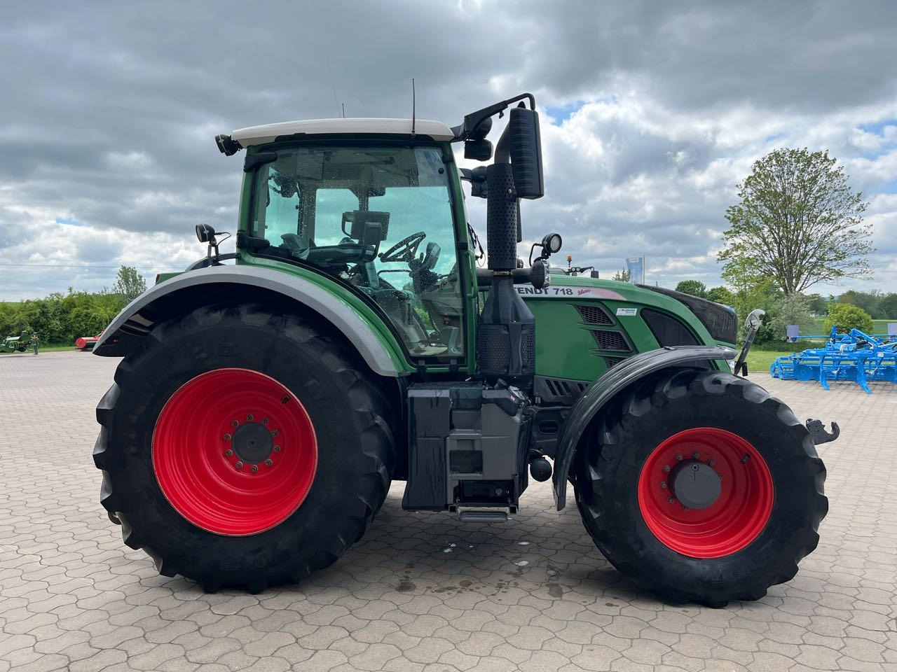 Fendt 718 Vario SCR - Tracteur agricole: photos 1 Fendt 718 Vario SCR - Tracteur agricole: photos 1
