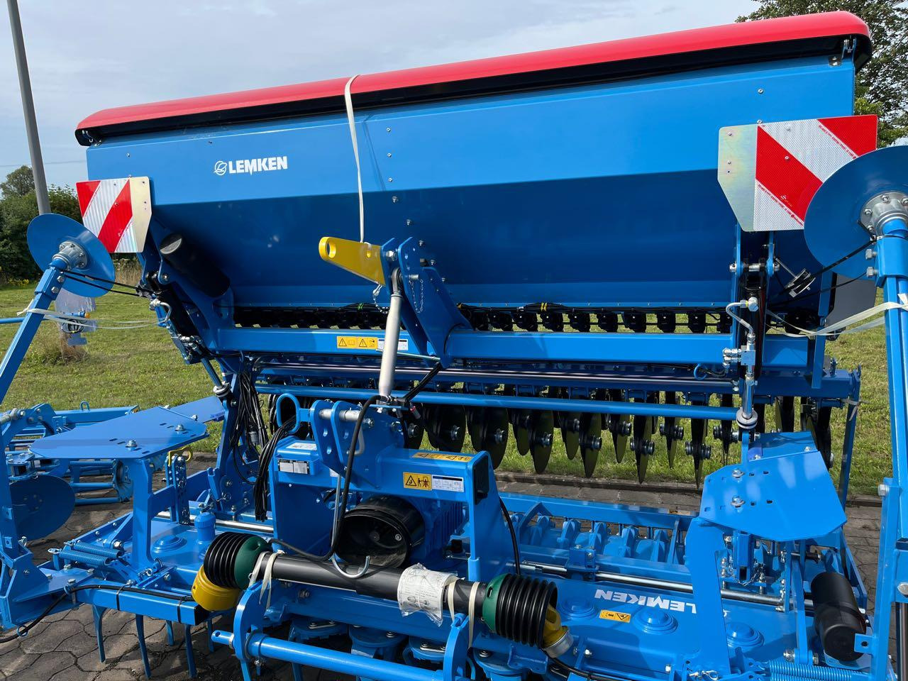 Lemken Zirkon 12/300 und Saphir 9/300 - Combiné de semis: photos 1 Lemken Zirkon 12/300 und Saphir 9/300 - Combiné de semis: photos 1