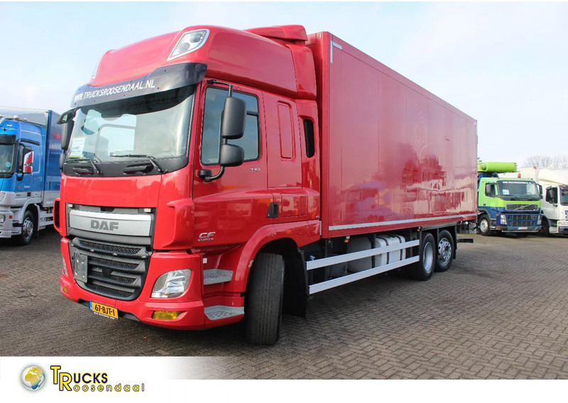 DAF CF 330 + 6X2 + LIFT - Camion fourgon: photos 1 DAF CF 330 + 6X2 + LIFT - Camion fourgon: photos 1