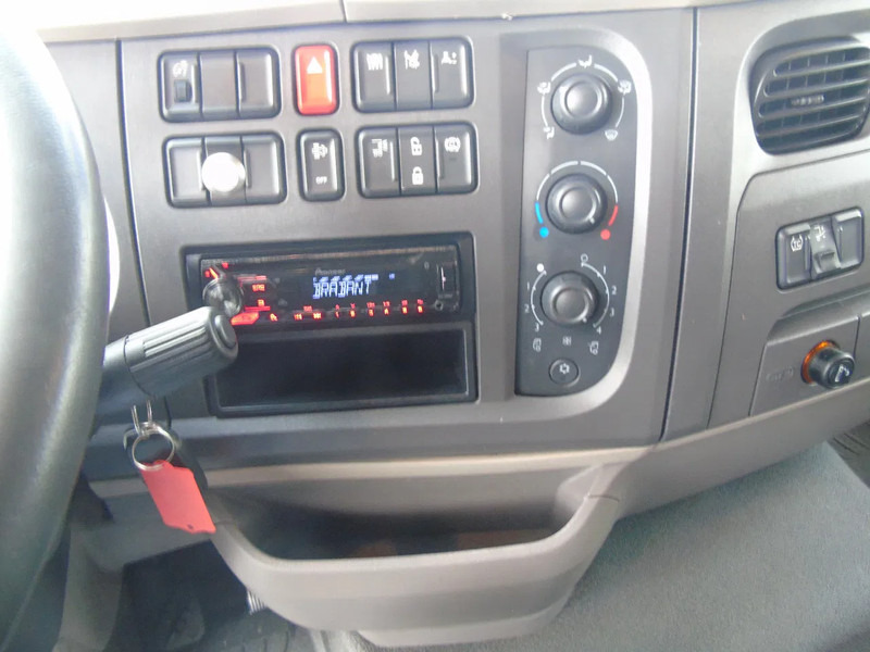 Camion frigorifique DAF LF 220 + CARRIER SUPRA 850 + 16T + EURO 6: photos 20 Camion frigorifique DAF LF 220 + CARRIER SUPRA 850 + 16T + EURO 6: photos 20