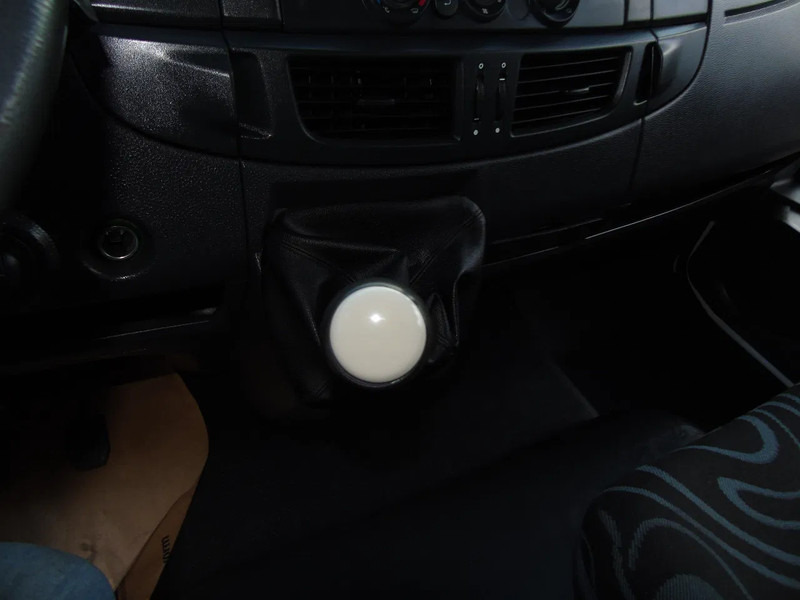 Camion fourgon Iveco Eurocargo 80E18 + 3 SEATS: photos 11 Camion fourgon Iveco Eurocargo 80E18 + 3 SEATS: photos 11