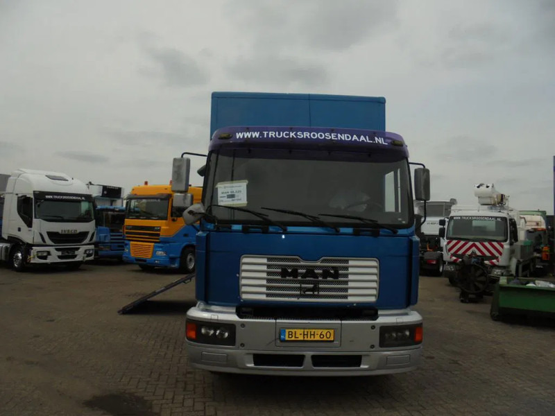 MAN 12 .225 + MANUAL - Camion chevaux: photos 4 MAN 12 .225 + MANUAL - Camion chevaux: photos 4