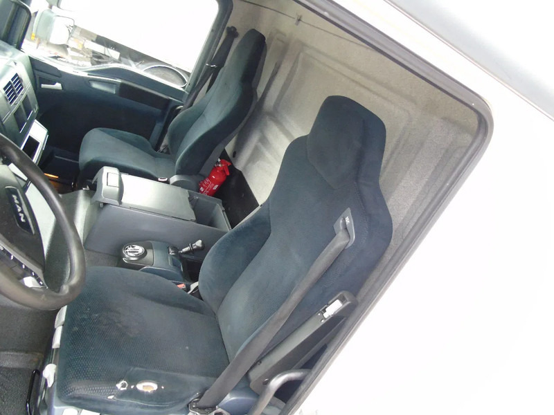 MAN TGL 12.250 + EURO 5 + LIFT - Camion fourgon: photos 2 MAN TGL 12.250 + EURO 5 + LIFT - Camion fourgon: photos 2
