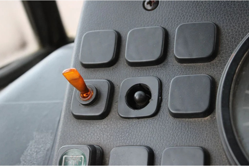 Camion porte-voitures Mercedes-Benz 508 MANUAL: photos 16