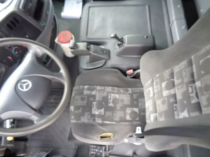 Mercedes-Benz Atego 822 Atego 822 + Euro 5 + Dhollandia lift - Camion fourgon: photos 5 Mercedes-Benz Atego 822 Atego 822 + Euro 5 + Dhollandia lift - Camion fourgon: photos 5