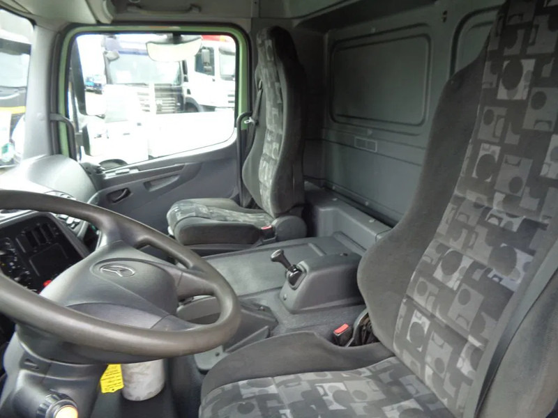 Mercedes-Benz Atego 822 Atego 822 + Euro 5 + Dhollandia lift - Camion fourgon: photos 4 Mercedes-Benz Atego 822 Atego 822 + Euro 5 + Dhollandia lift - Camion fourgon: photos 4