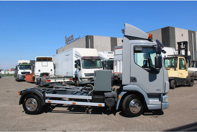 DAF LF 55.220 + 3P + EURO 5 + MANUAL + 6CYLINDER - Tracteur routier: photos 4 DAF LF 55.220 + 3P + EURO 5 + MANUAL + 6CYLINDER - Tracteur routier: photos 4