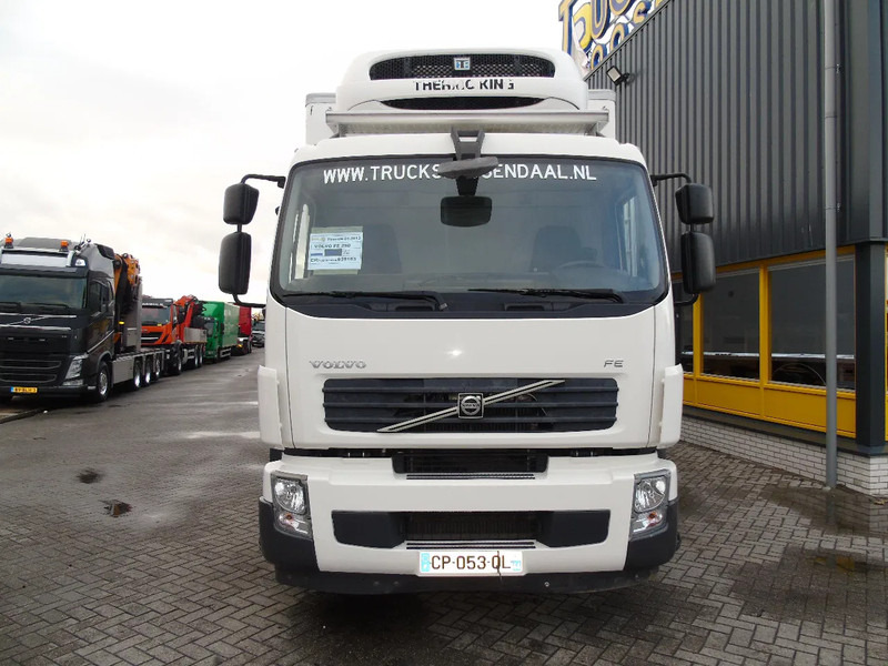 Volvo FE 260 + THERMO KING + DHOLLANDIA LOADLIFT - Camion frigorifique: photos 2 Volvo FE 260 + THERMO KING + DHOLLANDIA LOADLIFT - Camion frigorifique: photos 2