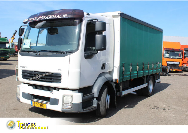 Volvo FL 12 .240 + LIFT + MANUAL - Camion à rideaux coulissants: photos 1 Volvo FL 12 .240 + LIFT + MANUAL - Camion à rideaux coulissants: photos 1