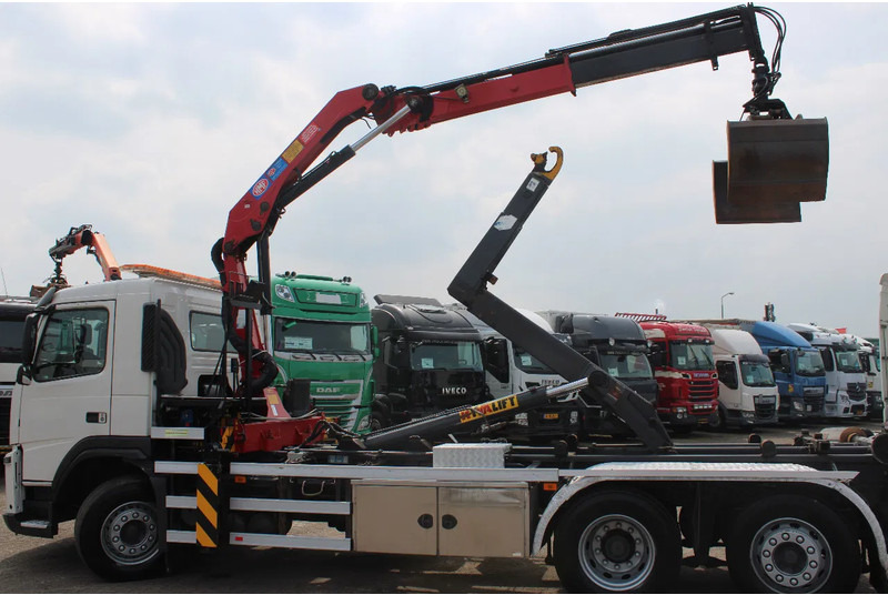 Volvo FM 330 + HMF 1035 + HOOKSYTEM HYVA + EURO 5 + 6X2 - Camion grue: photos 4 Volvo FM 330 + HMF 1035 + HOOKSYTEM HYVA + EURO 5 + 6X2 - Camion grue: photos 4