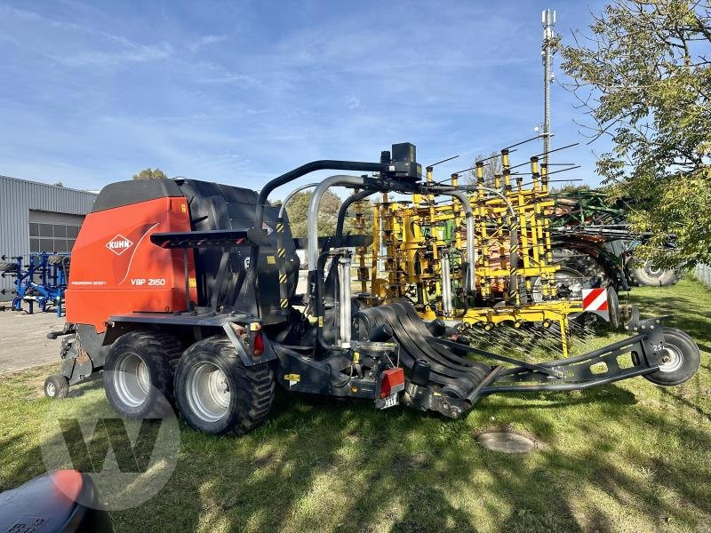 Kuhn VBP 2160 - Presse à balles rondes: photos 1 Kuhn VBP 2160 - Presse à balles rondes: photos 1