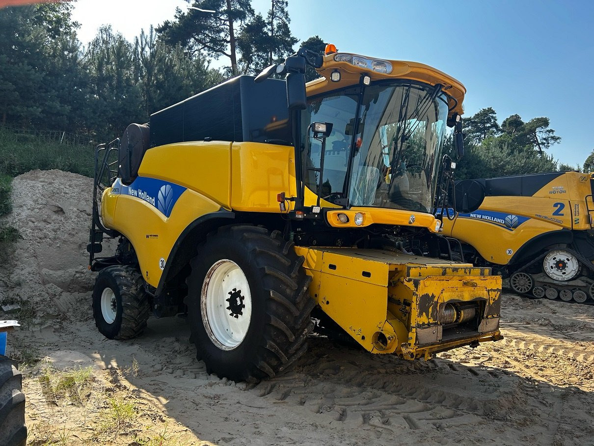 New Holland CR 9070 ELEV - Tracteur agricole: photos 1 New Holland CR 9070 ELEV - Tracteur agricole: photos 1