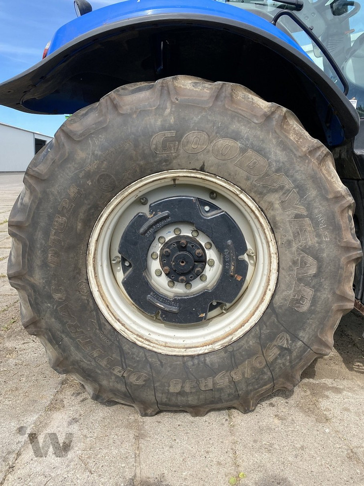 New Holland T 8.380 UC - Tracteur agricole: photos 4 New Holland T 8.380 UC - Tracteur agricole: photos 4