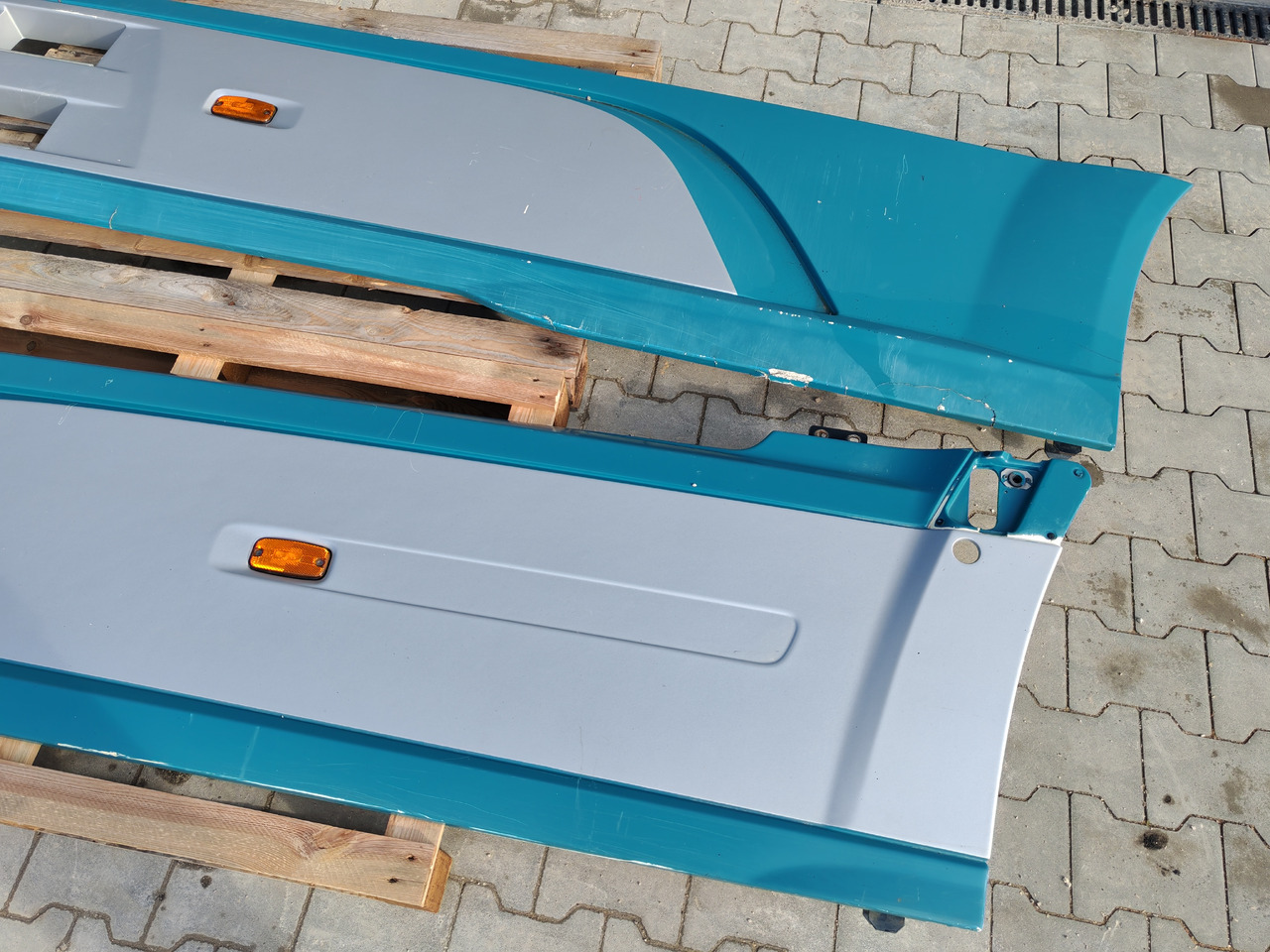 DAF XF106 EURO 6 / SIDE SPOILERS SET - Aérodynamique/ Spoilers: photos 4 DAF XF106 EURO 6 / SIDE SPOILERS SET - Aérodynamique/ Spoilers: photos 4