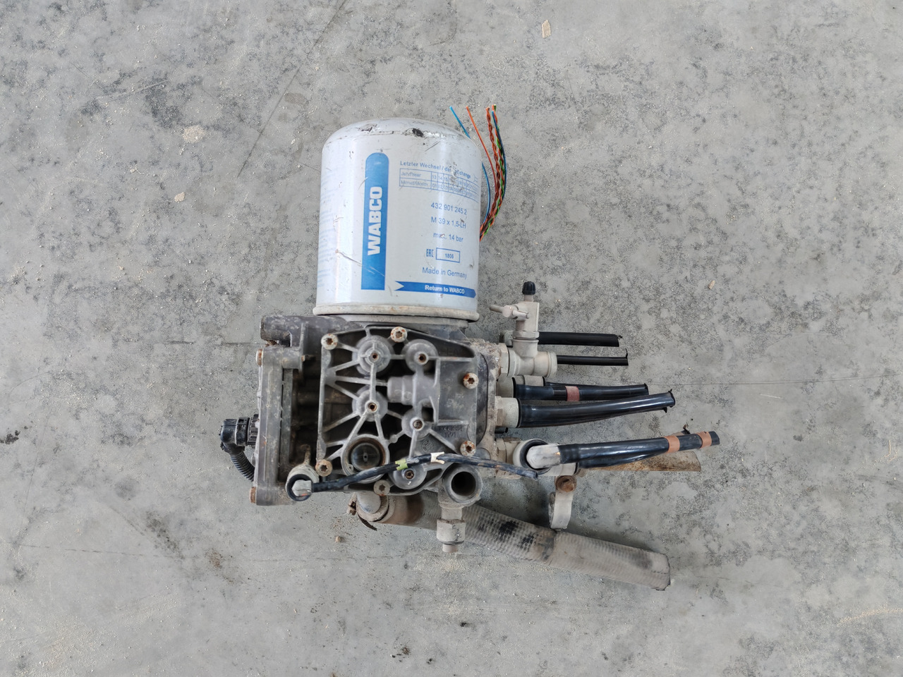 RENAULT PREMIUM MAGNUM DXI / AIR DRYIER / EL1100 - Valve de frein: photos 1 RENAULT PREMIUM MAGNUM DXI / AIR DRYIER / EL1100 - Valve de frein: photos 1