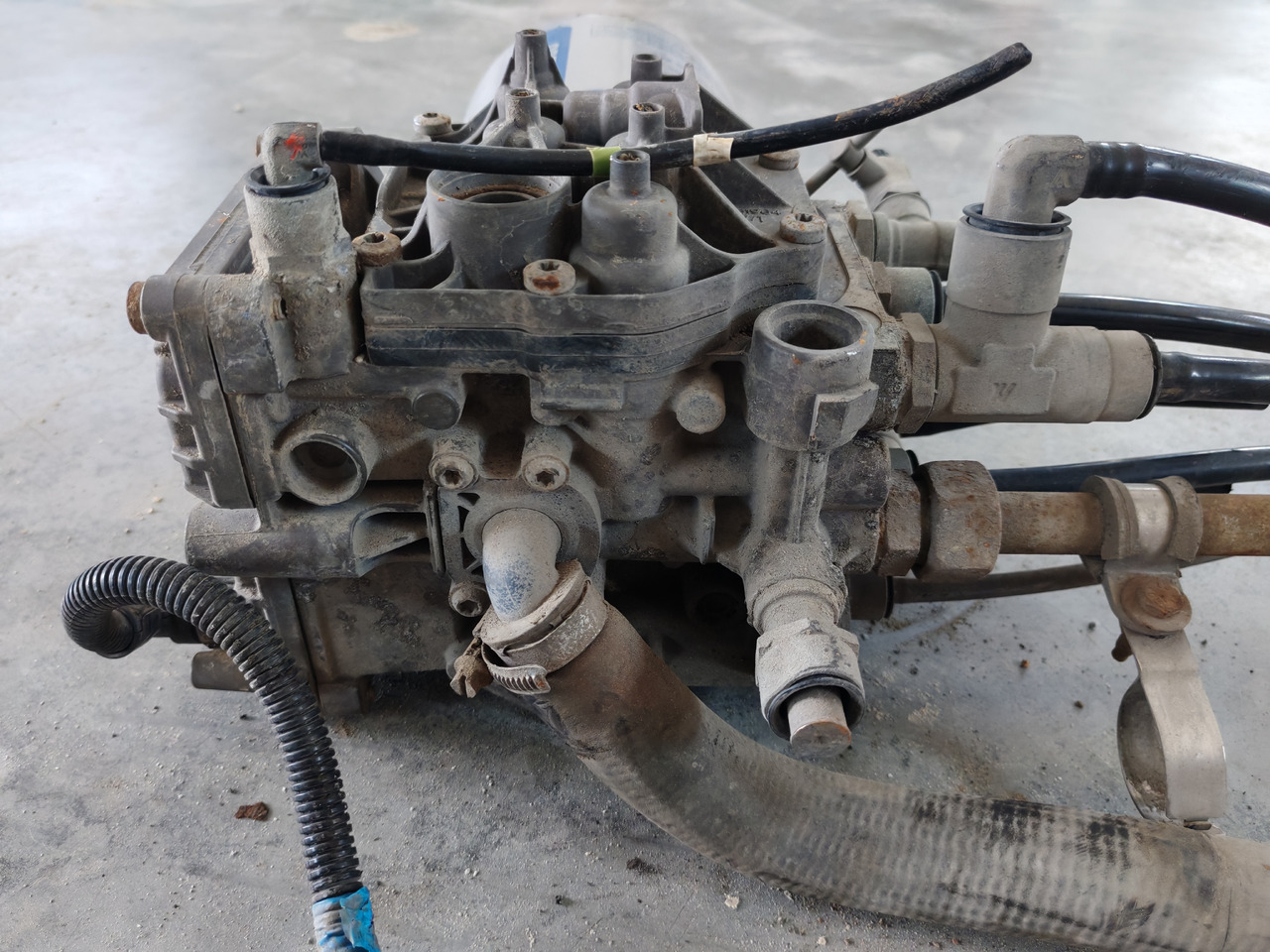 RENAULT PREMIUM MAGNUM DXI / AIR DRYIER / EL1100 - Valve de frein: photos 3 RENAULT PREMIUM MAGNUM DXI / AIR DRYIER / EL1100 - Valve de frein: photos 3