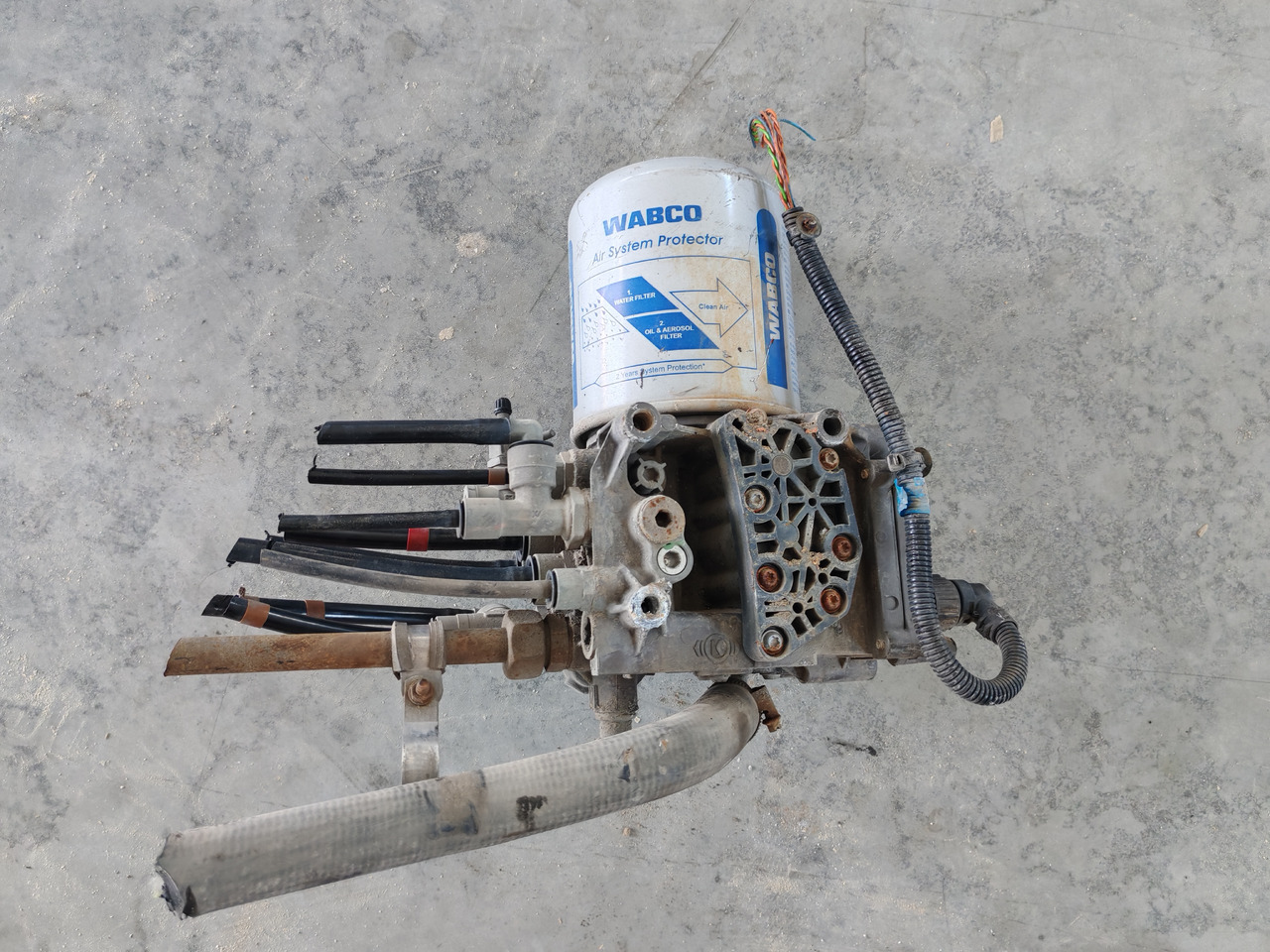 RENAULT PREMIUM MAGNUM DXI / AIR DRYIER / EL1100 - Valve de frein: photos 2 RENAULT PREMIUM MAGNUM DXI / AIR DRYIER / EL1100 - Valve de frein: photos 2