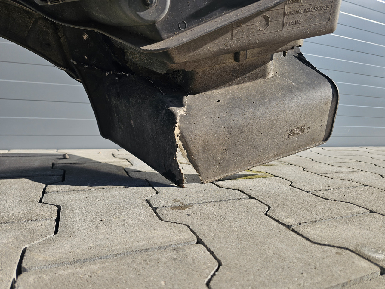 RENAULT RANGE T / HIGH CAB / LEFT FOOTSTEP / 82244459 - Marchepied: photos 5 RENAULT RANGE T / HIGH CAB / LEFT FOOTSTEP / 82244459 - Marchepied: photos 5