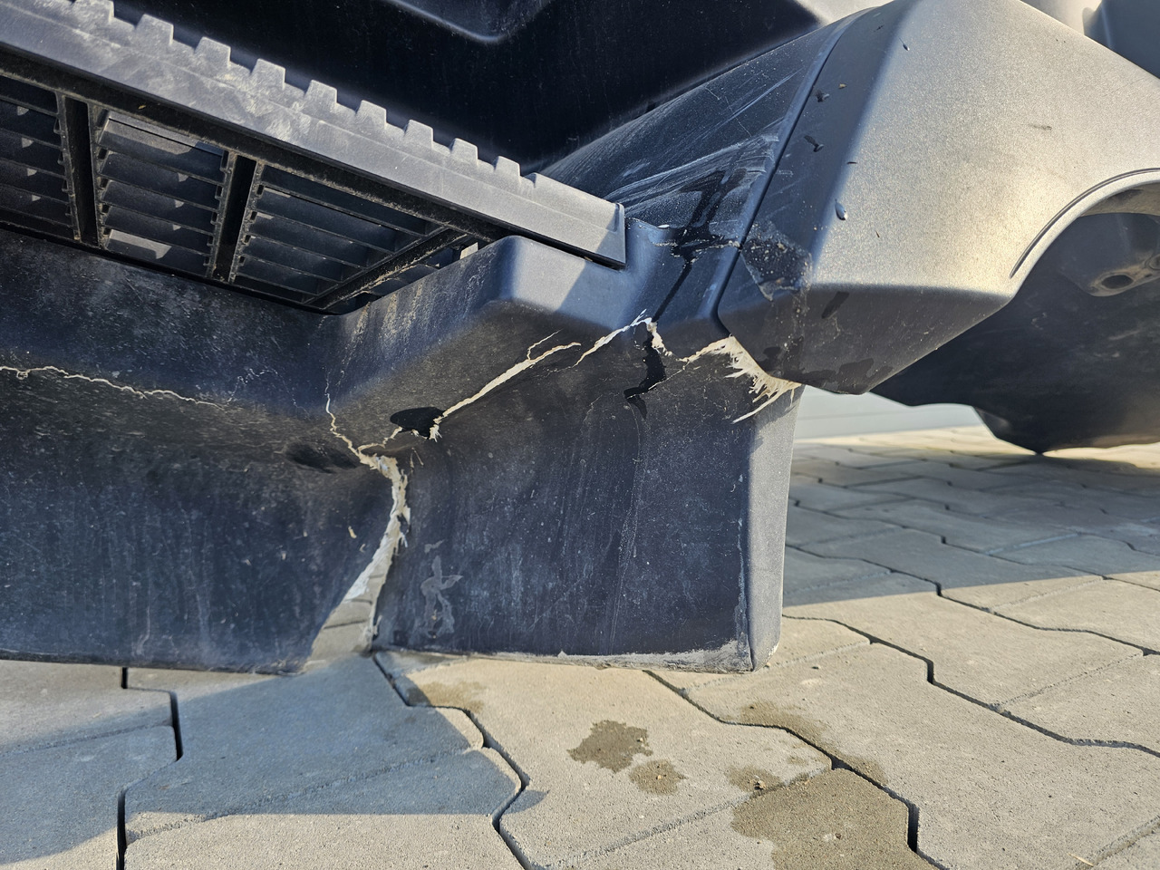 RENAULT RANGE T / HIGH CAB / LEFT FOOTSTEP / 82244459 - Marchepied: photos 3 RENAULT RANGE T / HIGH CAB / LEFT FOOTSTEP / 82244459 - Marchepied: photos 3