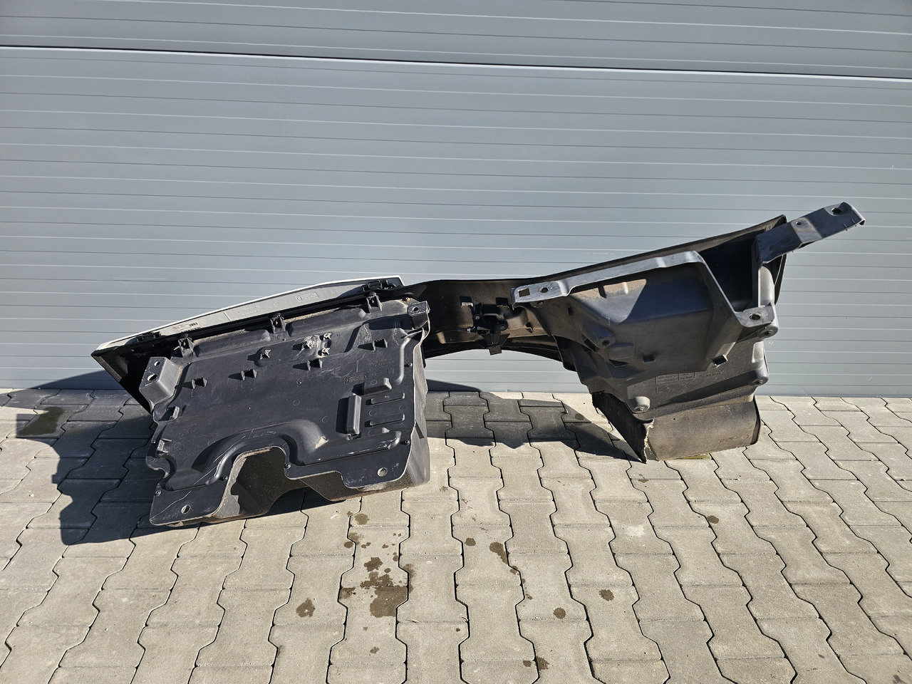 RENAULT RANGE T / HIGH CAB / LEFT FOOTSTEP / 82244459 - Marchepied: photos 4 RENAULT RANGE T / HIGH CAB / LEFT FOOTSTEP / 82244459 - Marchepied: photos 4