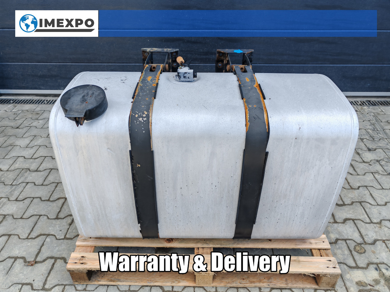 VOLVO RENAULT / ALU FUEL TANK / 113x69x71 / 450L / 20503506 - Réservoir de carburant: photos 1 VOLVO RENAULT / ALU FUEL TANK / 113x69x71 / 450L / 20503506 - Réservoir de carburant: photos 1