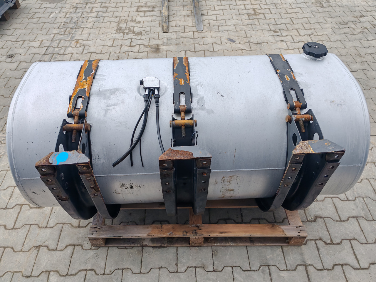 VOLVO RENAULT / ALU FUEL TANK / 163x69x71 / 650L / 20503511 - Réservoir de carburant: photos 5 VOLVO RENAULT / ALU FUEL TANK / 163x69x71 / 650L / 20503511 - Réservoir de carburant: photos 5